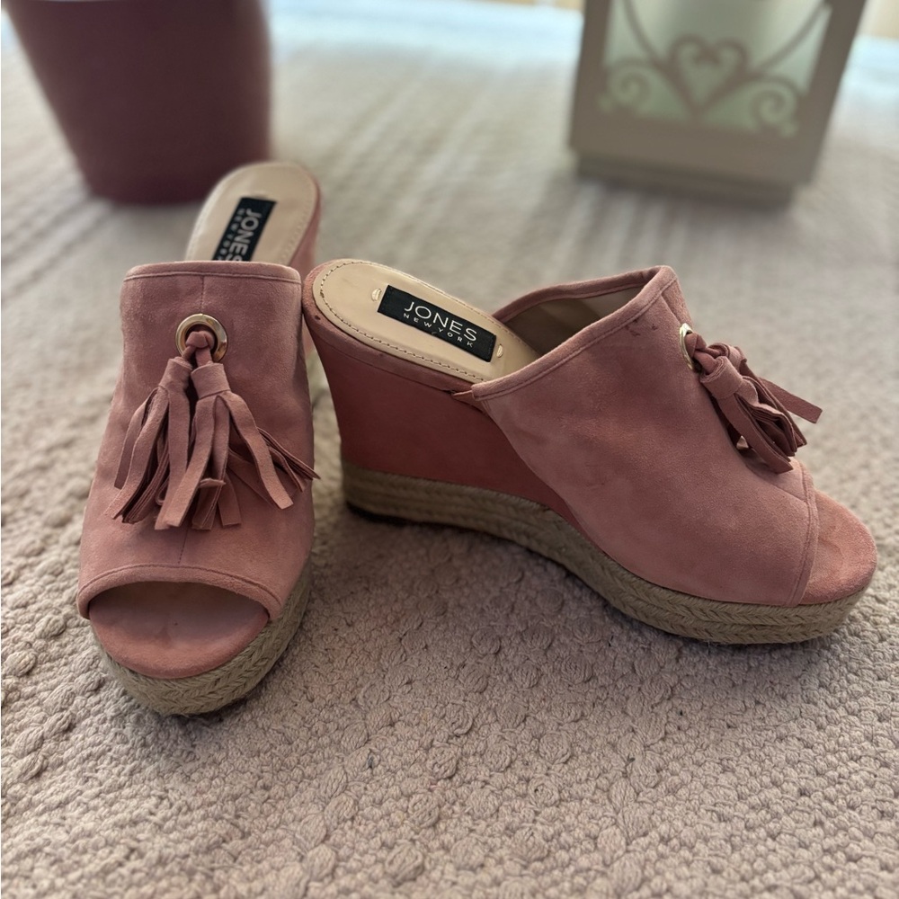 Jones New York Blush Wedge Sandals with Tassels